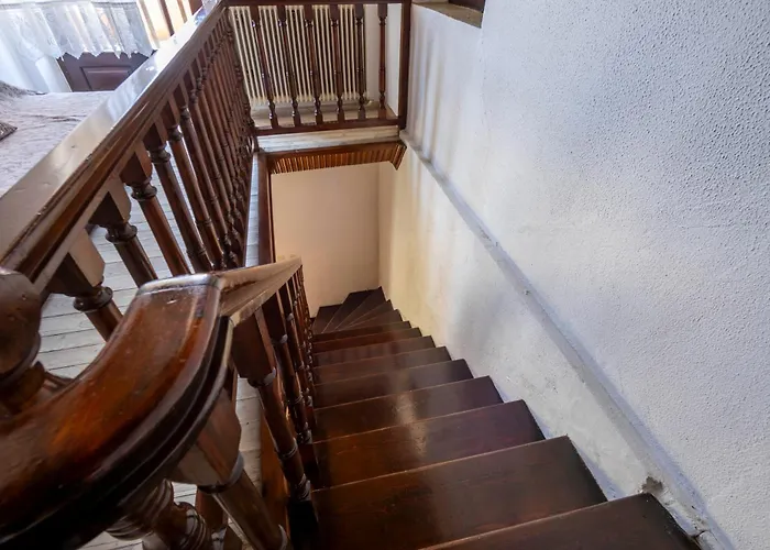 فيلة Traditional Stone-built House أفيتوس